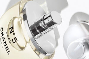 chanel's no. 5 l’eau drop bottle a glass drop of modernity inspired by marilyn monroe