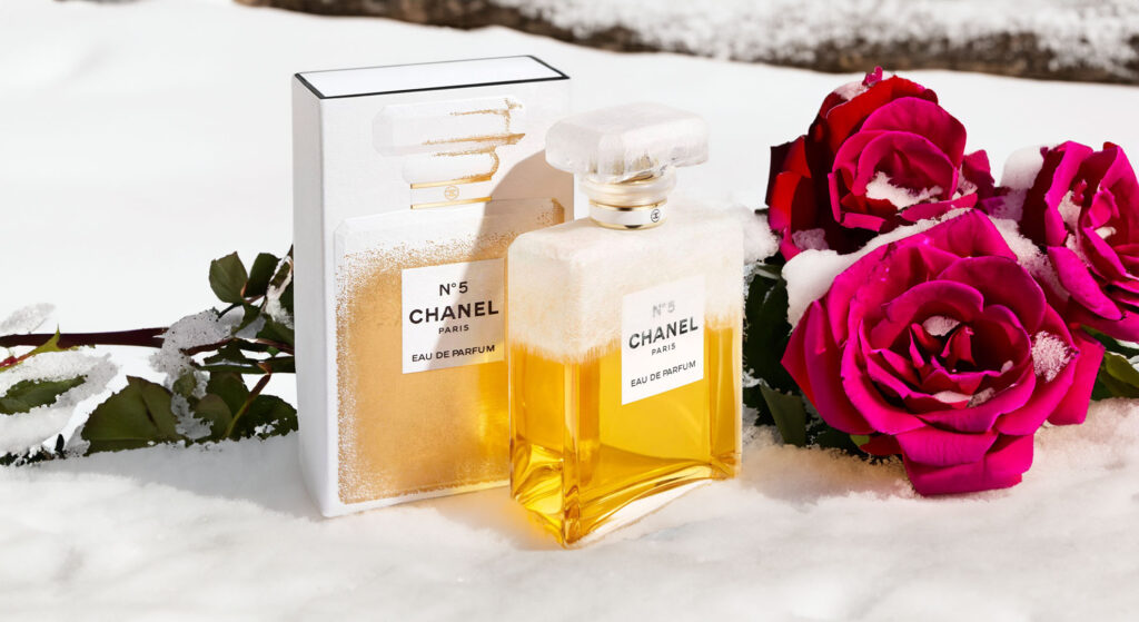 Chanel No. 5 Sparkles This Holiday Season: A Glamorous Festive Transformation