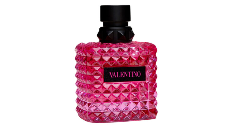 valentino born in roma extradose donna: a powerful expression of femininity